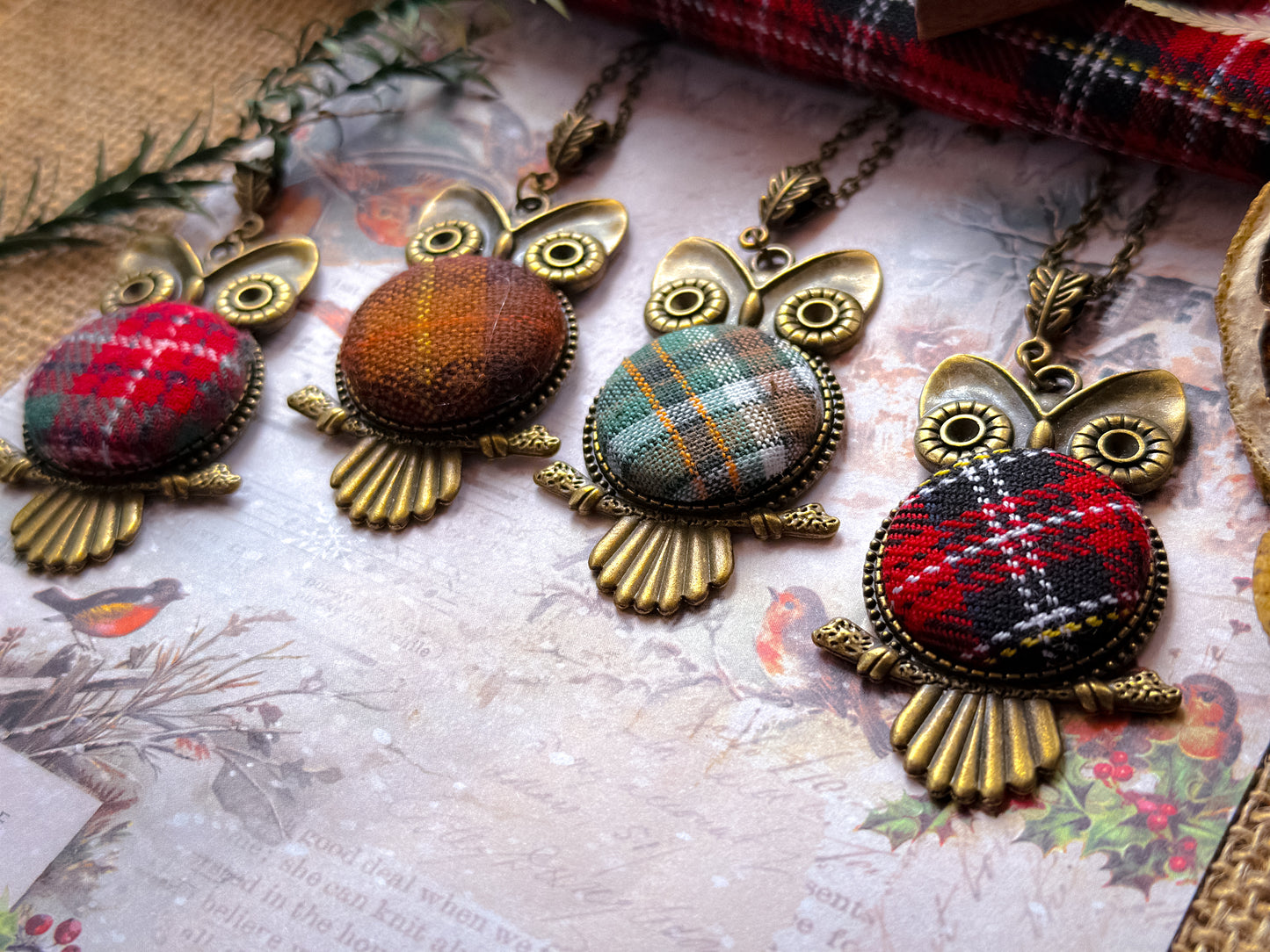 Nuova Collana Gufo/tessuto tartan, Collezione Natalizia Luci Abitate