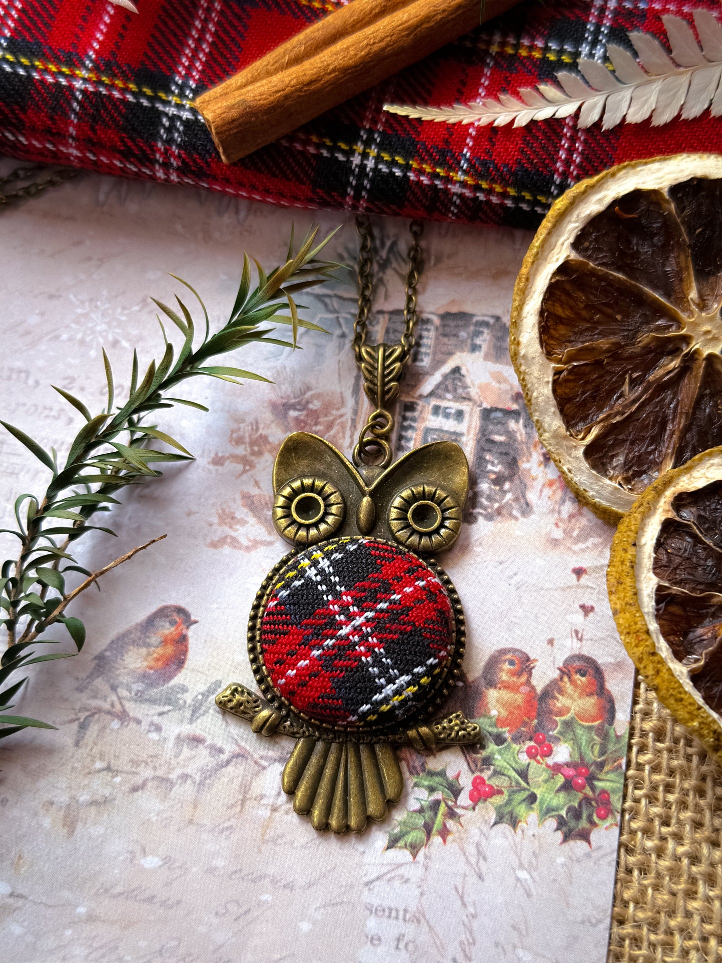 Nuova Collana Gufo/tessuto tartan, Collezione Natalizia Luci Abitate