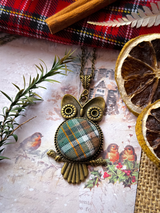 Nuova Collana Gufo/tessuto tartan, Collezione Natalizia Luci Abitate