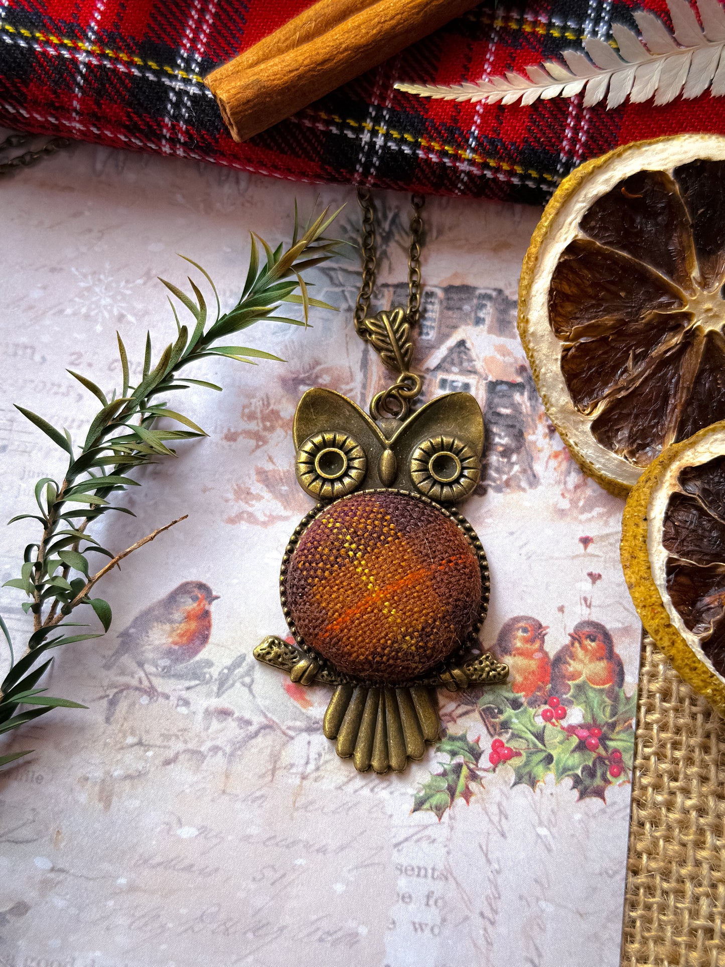Nuova Collana Gufo/tessuto tartan, Collezione Natalizia Luci Abitate
