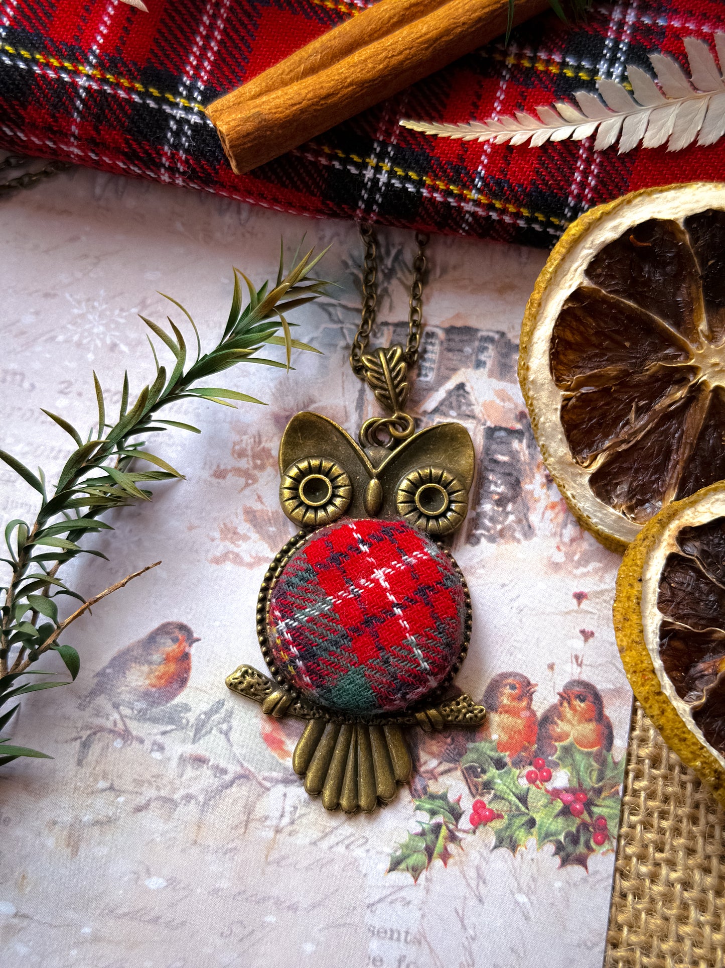 Nuova Collana Gufo/tessuto tartan, Collezione Natalizia Luci Abitate