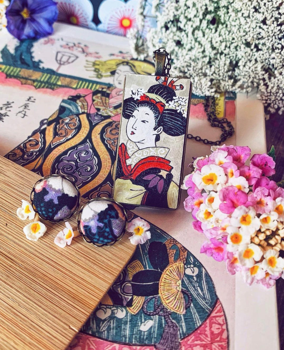 Elegante Geisha dipinta mano