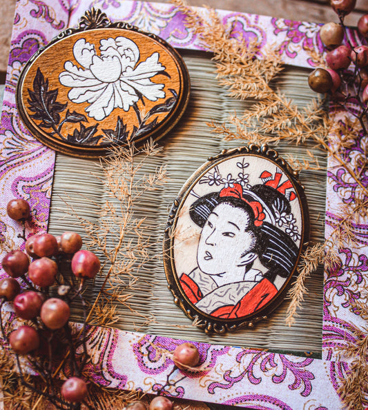 Elegante Geisha dipinta mano