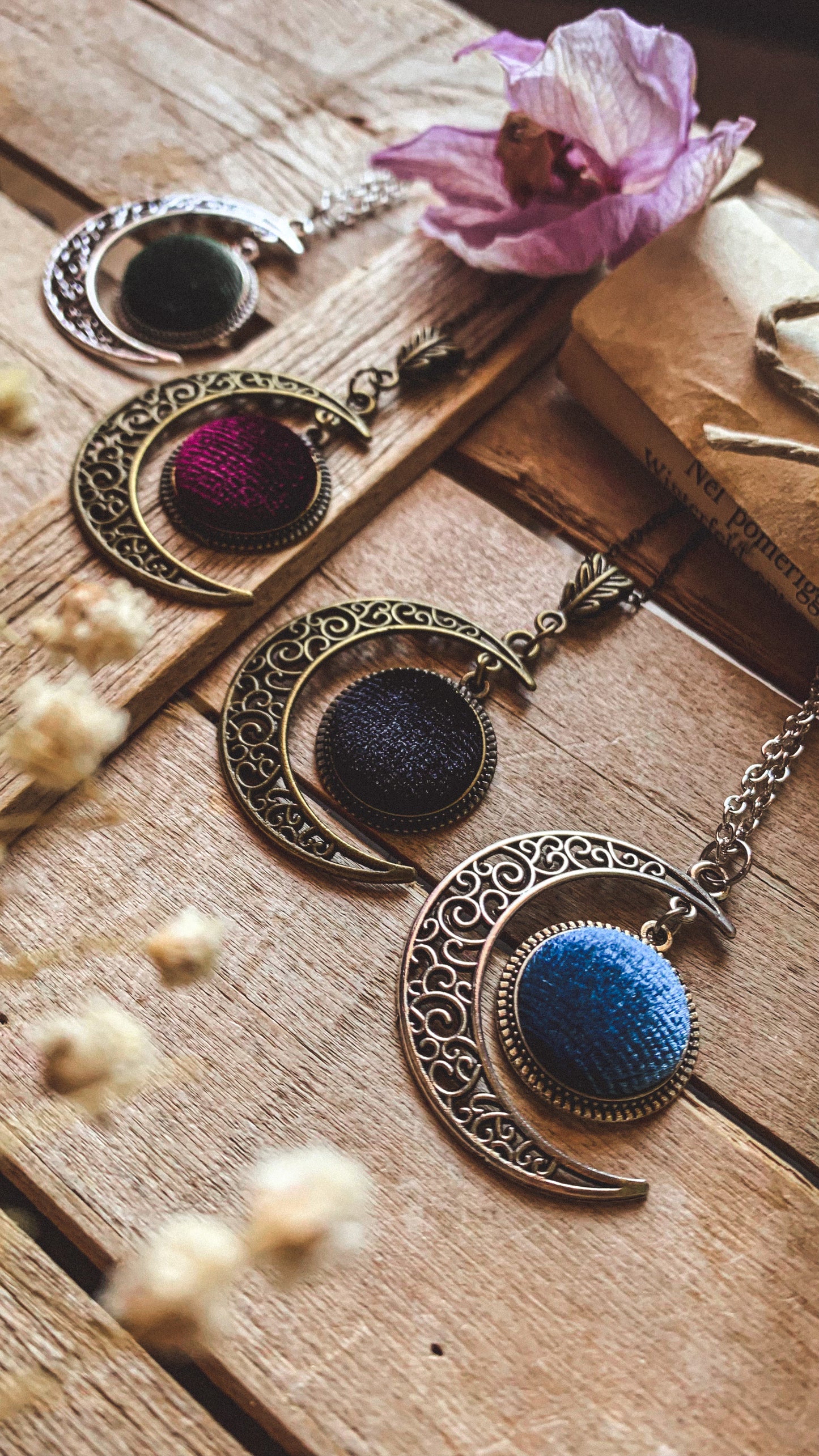 Collana Tsukimi 月見 luna calante e velluto