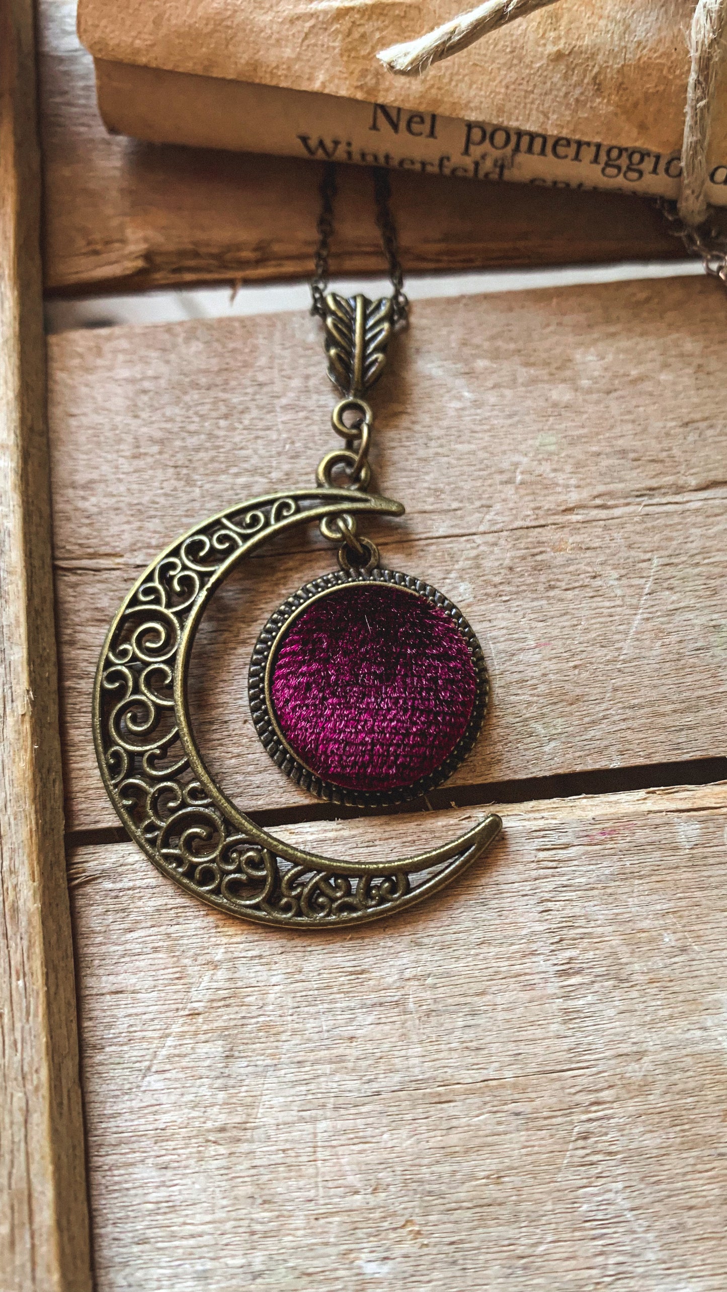 Collana Tsukimi 月見 luna calante e velluto