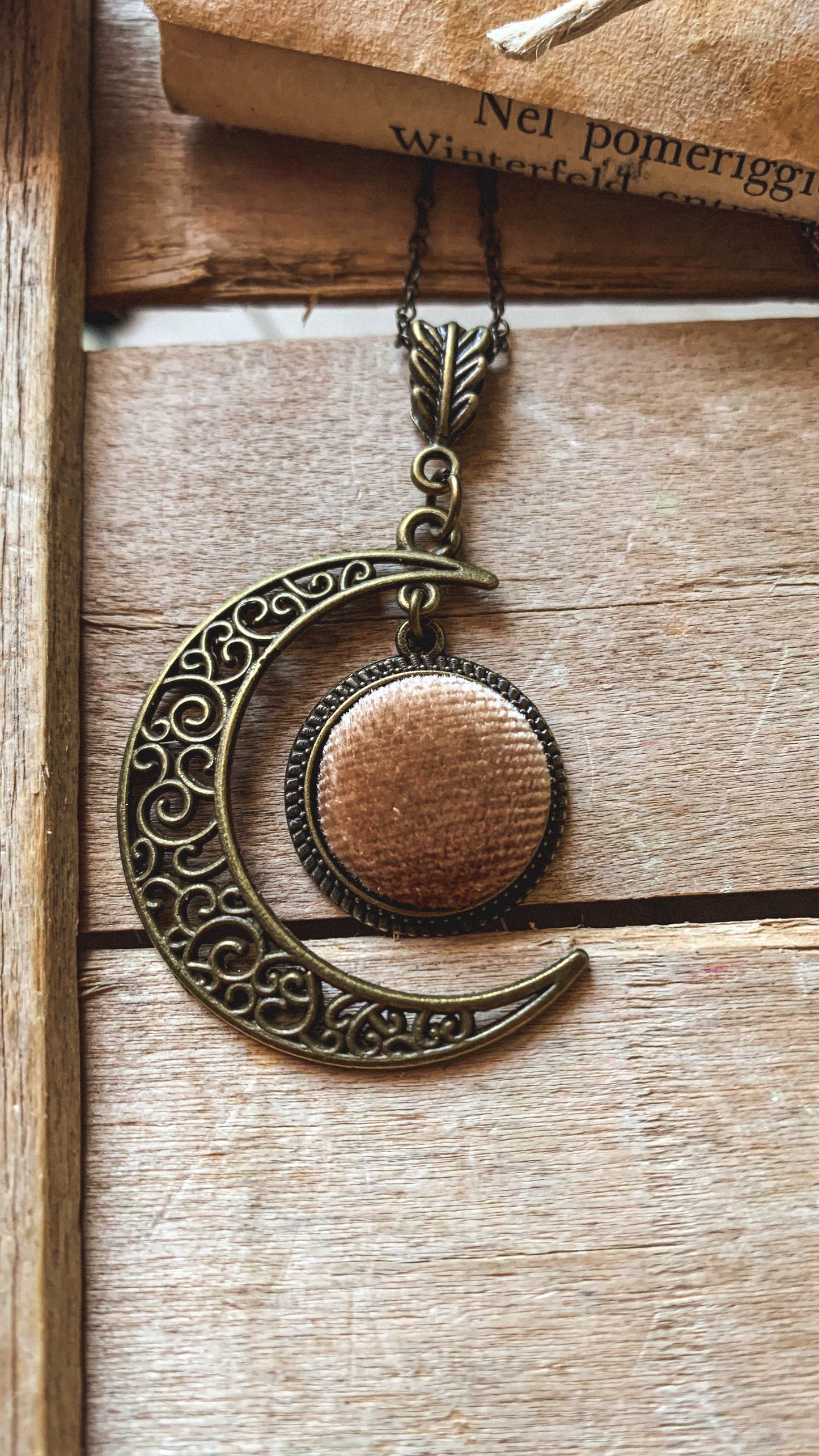 Collana Tsukimi 月見 luna calante e velluto