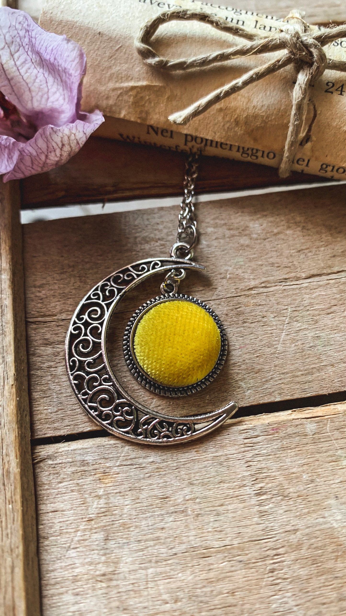 Collana Tsukimi 月見 luna calante e velluto