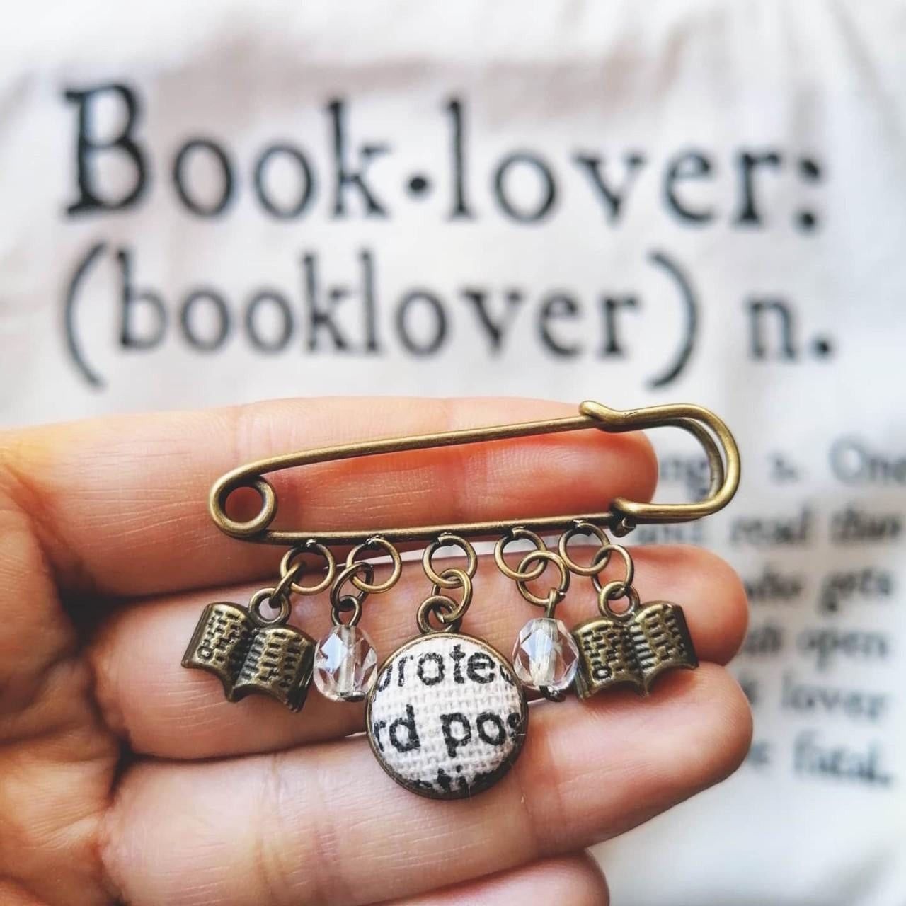 Spilla Book lover