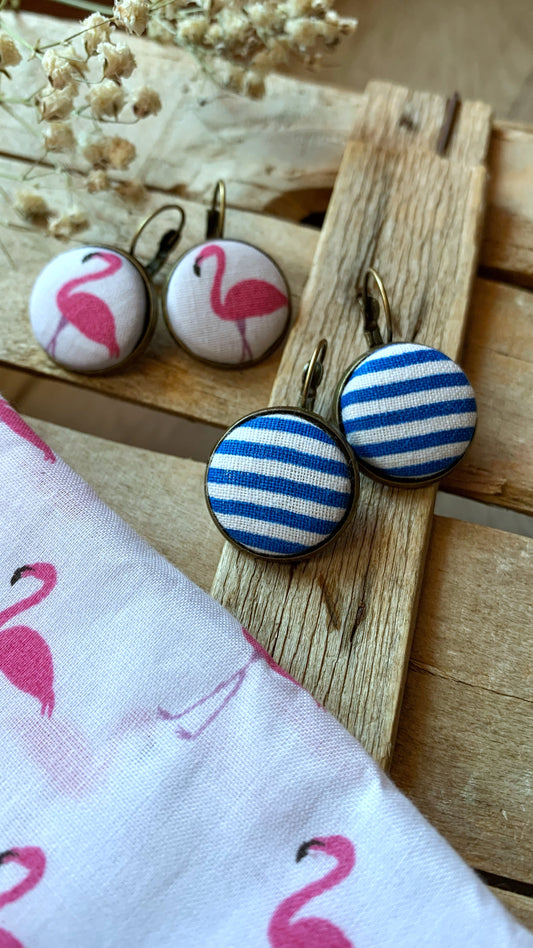 Orecchini estivi fenicottero e righe bianche e blu
