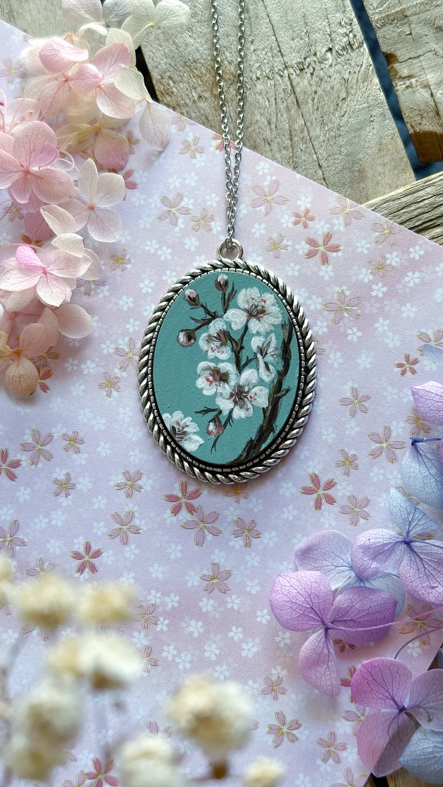 Nuova Miniatura dipinta a mano, Petali nel vento d'autunno