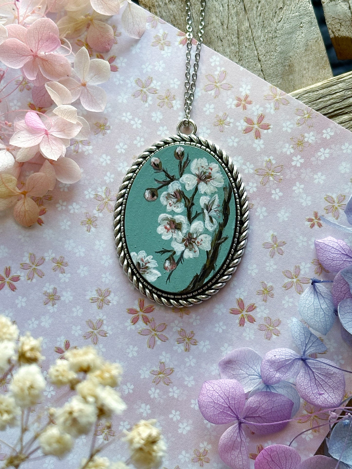 Nuova Miniatura dipinta a mano, Petali nel vento d'autunno