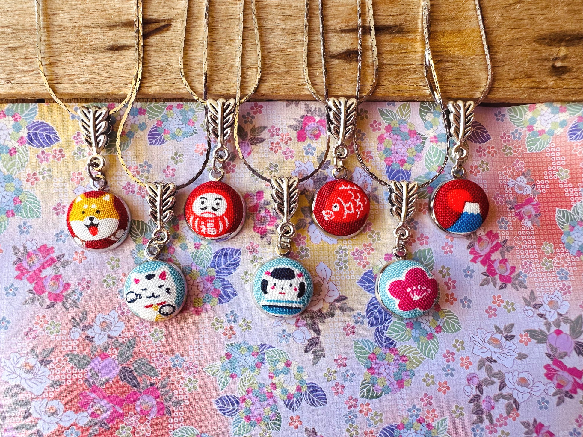 Collane Miniature amuleto 祝福 Shukufuku – Daisy Tulip